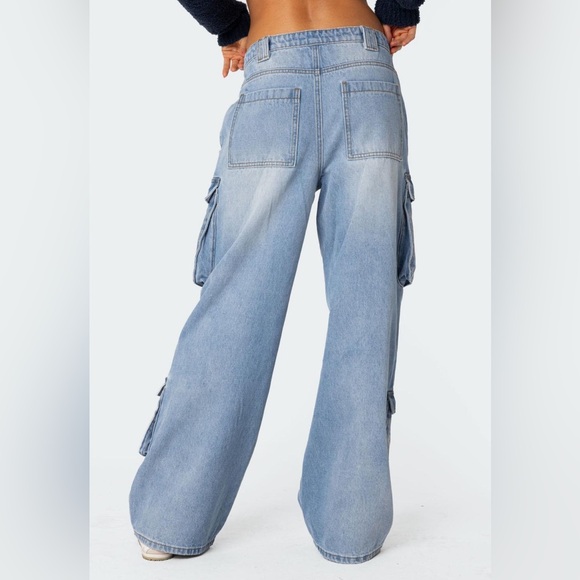👖 Edikted Tara Low Rise Denim Cargo Jeans - Picture 4 of 16